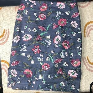 Loft dusty blue floral print pencil skirt zip up back size 0P 2 small side slit